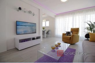 01 4945 30 Split apartment for sale