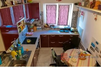 07 4946 30 Split apartment for sale