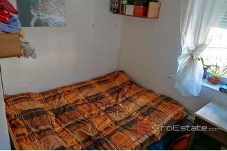 07 4946 30 Split apartment for sale