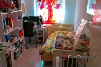 07 4946 30 Split apartment for sale