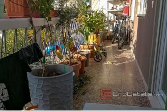 07 4946 30 Split apartment for sale