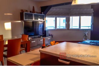 11 4943 30 Split apartment sea view for sale