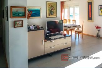01 4941 30 Split apartment sea view for sale