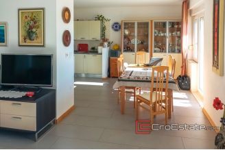 13 4941 30 Split apartment sea view for sale