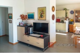 13 4941 30 Split apartment sea view for sale