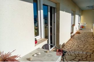 13 4941 30 Split apartment sea view for sale