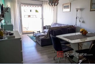 01 4942 30 Split apartment sea view for sale