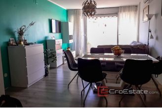 05 4942 30 Split apartment sea view for sale