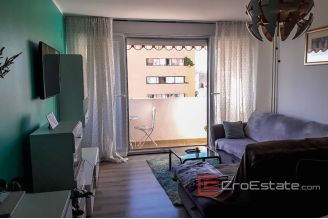 05 4942 30 Split apartment sea view for sale