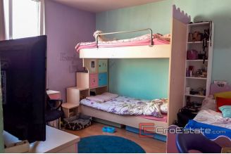 05 4942 30 Split apartment sea view for sale