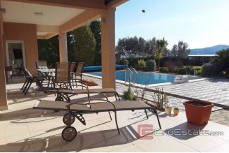 015 2021 216 near zadar seafront villa with pool for sale6
