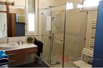 015 2021 216 near zadar seafront villa with pool for sale6