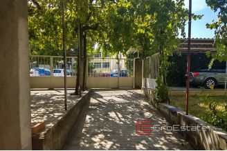 07 2016 382 Split house for sale