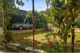 07 2016 382 Split house for sale