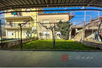 07 2016 382 Split house for sale