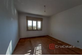 07 2016 382 Split house for sale