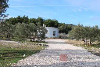 019 2021 214 primosten hinterland larger land with house for sale