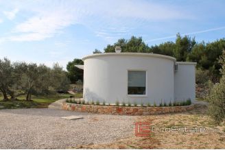 019 2021 214 primosten hinterland larger land with house for sale