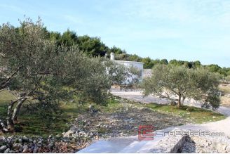 019 2021 214 primosten hinterland larger land with house for sale