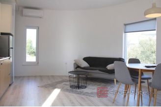 019 2021 214 primosten hinterland larger land with house for sale