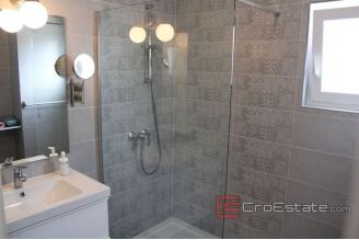 019 2021 214 primosten hinterland larger land with house for sale