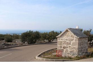 019 2021 214 primosten hinterland larger land with house for sale