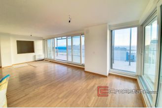 01 2018 131 Split penthouse sea view for rent