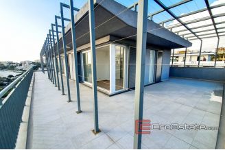 14 2018 131 Split penthouse sea view for sale