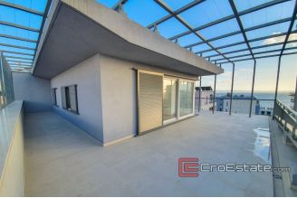14 2018 131 Split penthouse sea view for sale