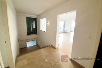 14 2018 131 Split penthouse sea view for sale