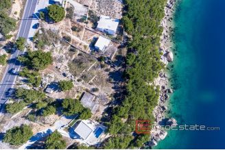 04 2016 380 Omis building plot first row for sale