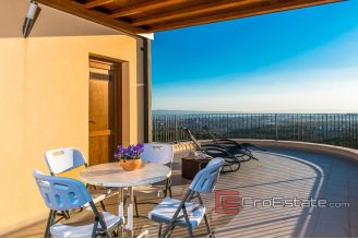 19 2019 102 Split area house seaview for sale