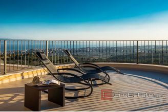 19 2019 102 Split area house seaview for sale
