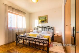 19 2019 102 Split area house seaview for sale