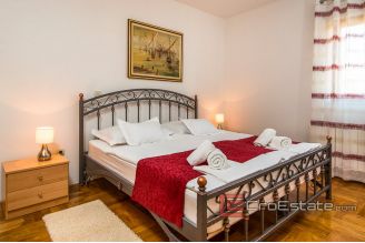 19 2019 102 Split area house seaview for sale