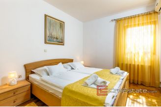 19 2019 102 Split area house seaview for sale