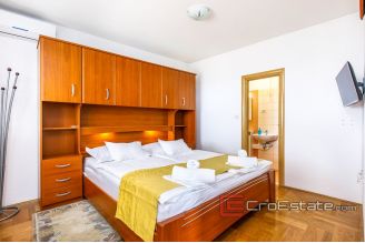 19 2019 102 Split area house seaview for sale