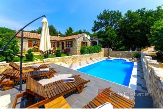 020 2021 246 near zadar villa with pool for sale