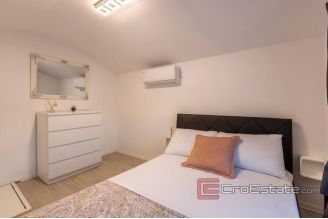 020 4983 30 near omis new villa with pool for sale