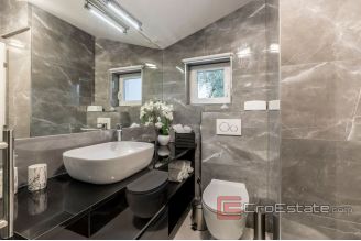 020 4983 30 near omis new villa with pool for sale