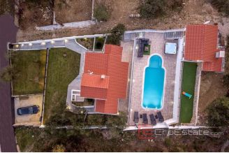 020 4983 30 near omis new villa with pool for sale