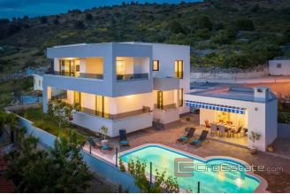 020 2022 227 near rogoznica modern villa  with sea view for sale
