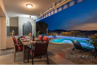 020 2022 227 near rogoznica modern villa  with sea view for sale