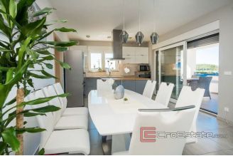 020 2022 227 near rogoznica modern villa  with sea view for sale