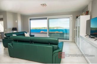 020 2022 227 near rogoznica modern villa  with sea view for sale