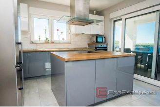 020 2022 227 near rogoznica modern villa  with sea view for sale