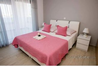 020 2022 227 near rogoznica modern villa  with sea view for sale