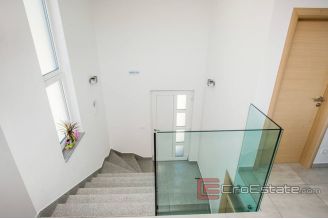 020 2022 227 near rogoznica modern villa  with sea view for sale