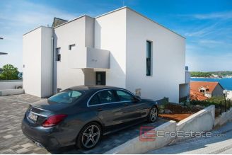 020 2022 227 near rogoznica modern villa  with sea view for sale