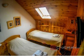 16 2025 43 Plitvice house swimming pool for sale